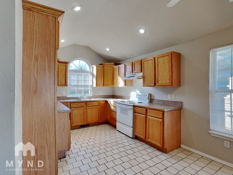 Building Photo - 3945 W Maple St