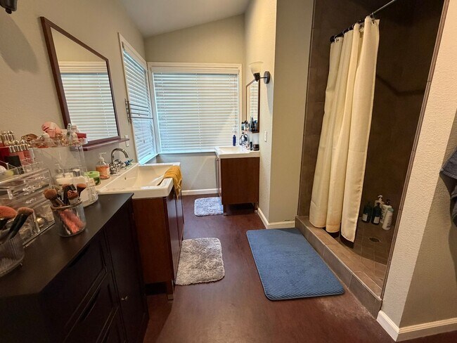 Building Photo - Remodeled 4-Bed Home with Pool in Charming Laguna West, Elk Grove Available now- Photos COMING SOON!