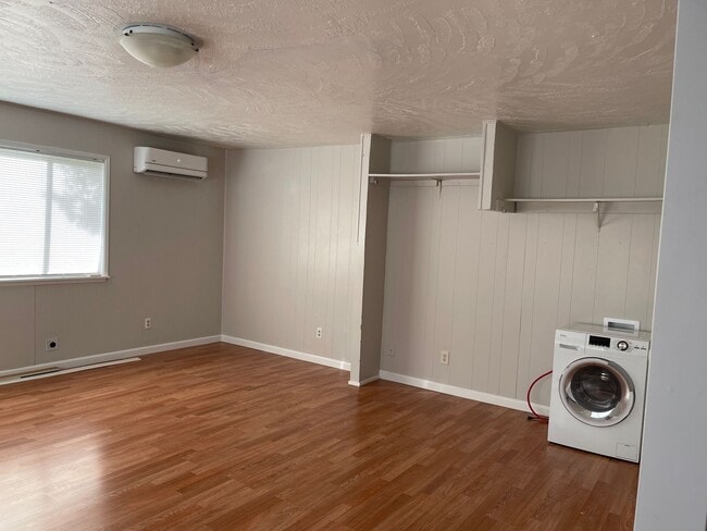 Building Photo - Quaint Studio , 1 Bath Home in Grants Pass