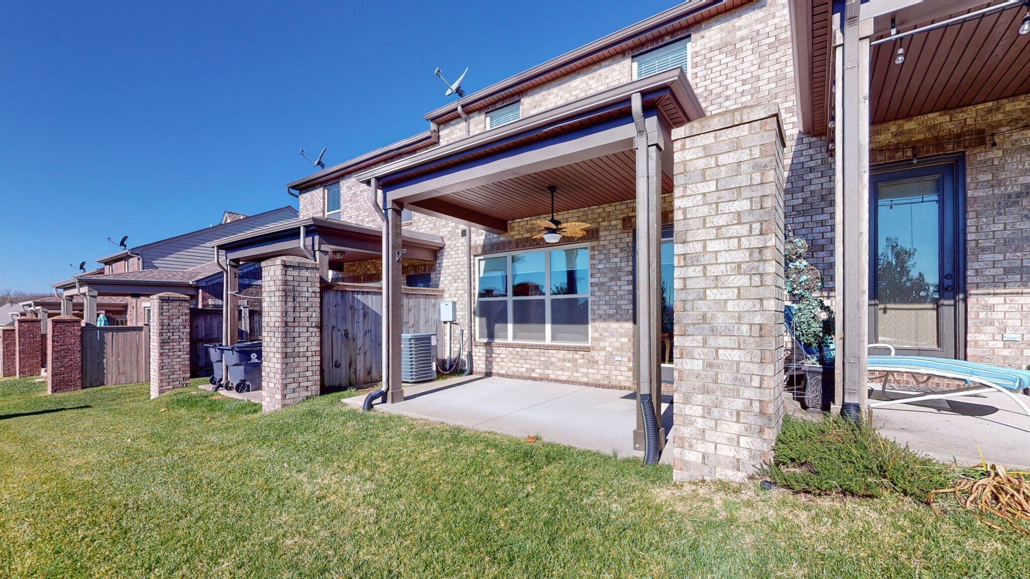 Building Photo - 2093 Newark Ln