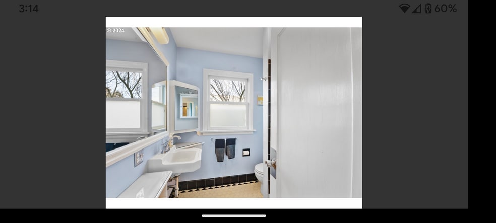 Main floor bathroom - 5625 SE Powell Blvd
