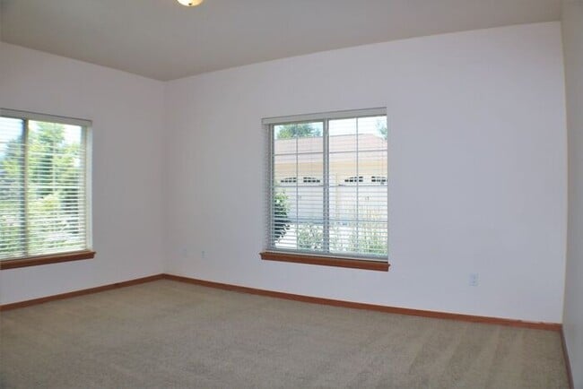 Building Photo - $1,305 | 2 Bedroom, 2 Bathroom | PET Frien...