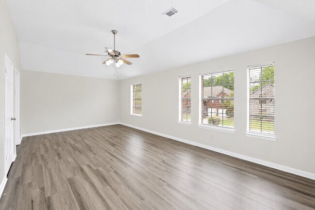 Building Photo - 19002 Timber Way Dr
