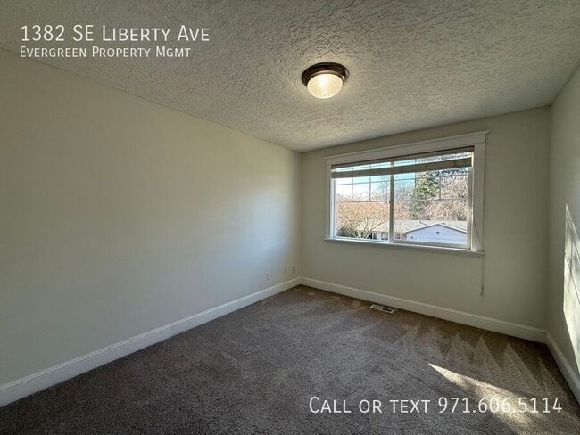 Building Photo - 1382 SE Liberty Ave