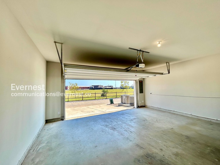 Building Photo - 3030 Willow Wood Ct