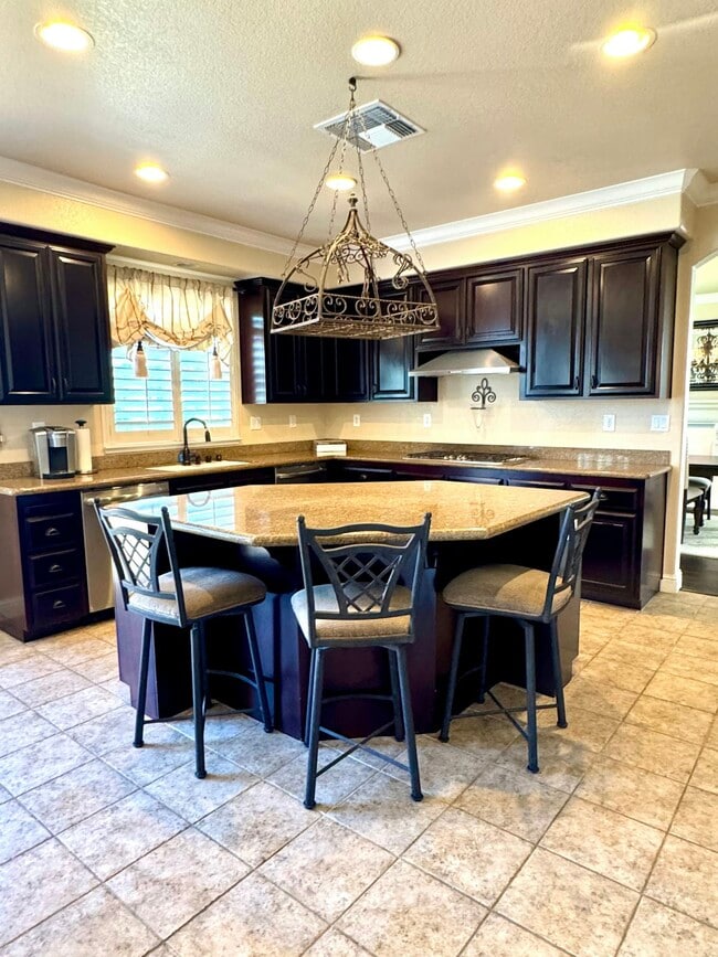 Building Photo - 1617 Baroness Way