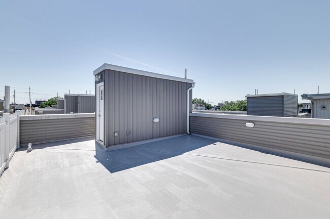 Building Photo - 2636 Annin St