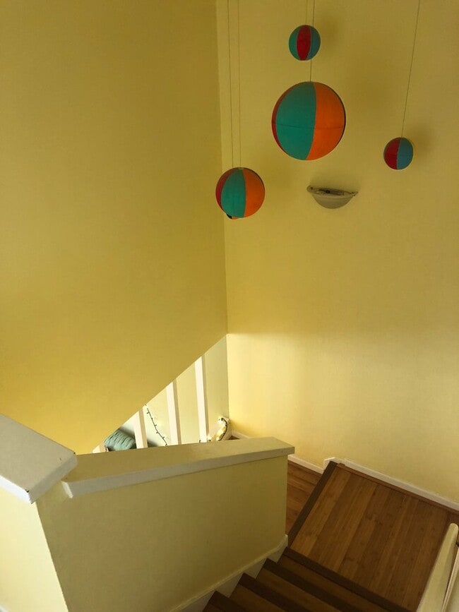 Building Photo - 3 Bed/ 2 Bathroom House in Santa Cruz
