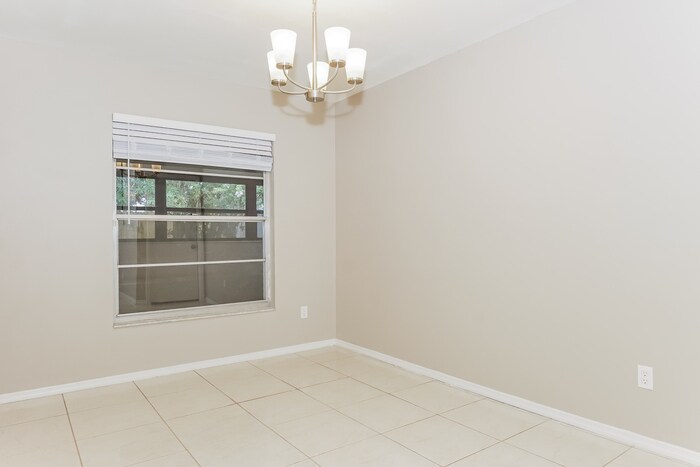 Building Photo - 2315 Bay Leaf Dr