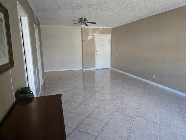 Building Photo - 649 W Oakland Park Blvd