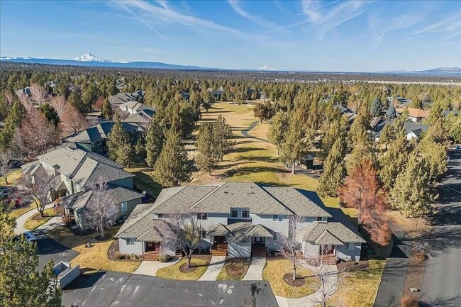 Primary Photo - Want to live on a golf course with access ...