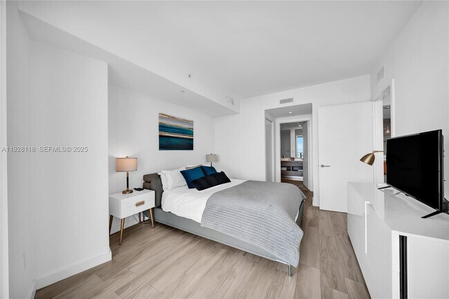 Building Photo - 1300 S Miami Ave