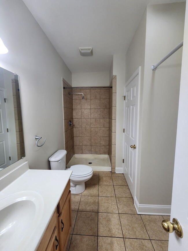 Building Photo - Weaverville Rental!