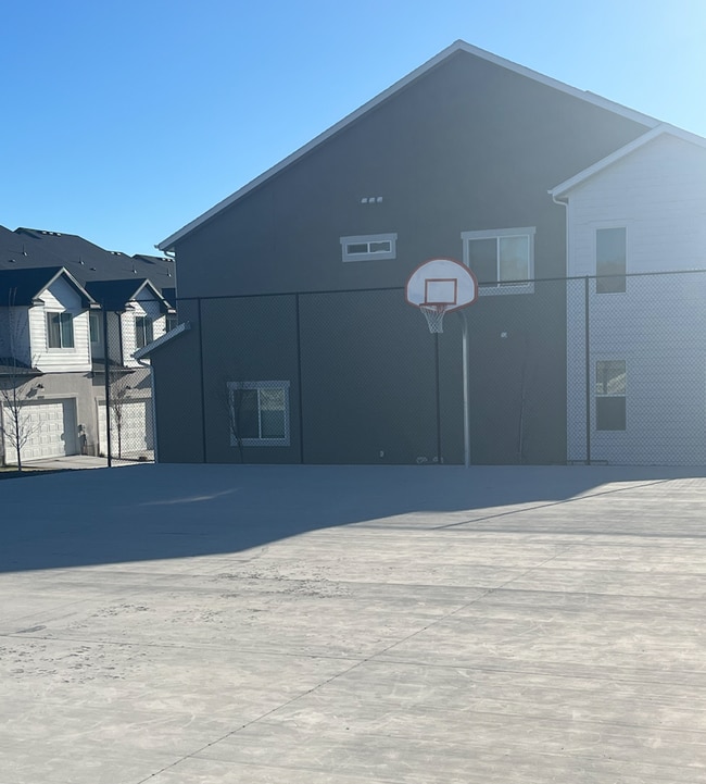 Building Photo - Three Bedroom Partially Furnished Townhome in Lehi