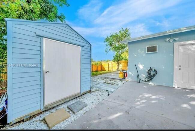Building Photo - 6812 Rio Pinar