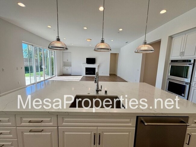 Building Photo - 10045 Goldenrod Ct