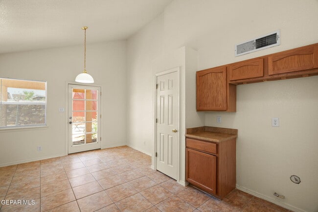 Building Photo - 4089 Tierra Bronce Dr
