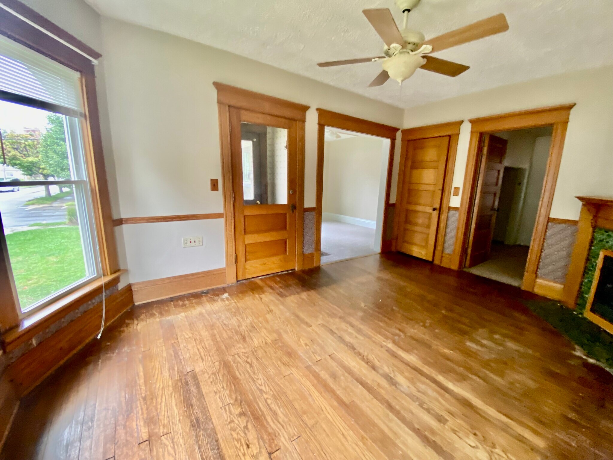 Building Photo - 1063 W 8th St