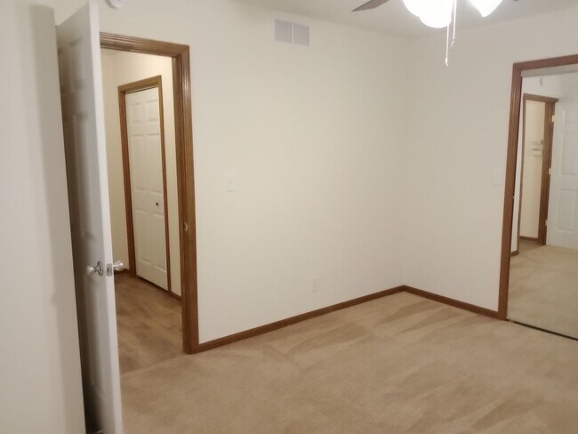 Building Photo - Charming 3 Bedroom, 2 Bath Single Family H...