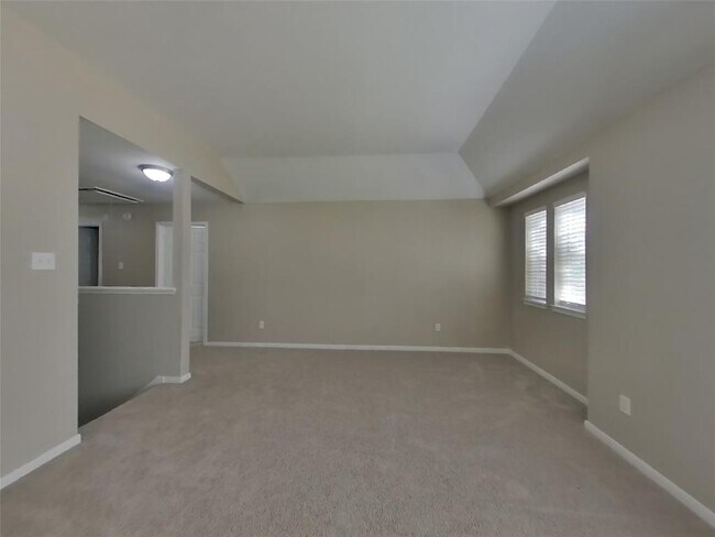 Building Photo - 3607 Lakeaires Ln