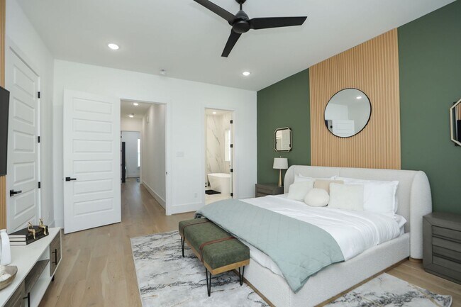 Building Photo - For Lease | 3 Bed, 3.5 Bath | 2,610 Sq Ft | Westheimer Estates |