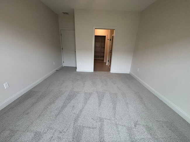 Building Photo - 123/125/127/129 Sheridan