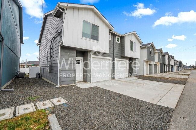 Primary Photo - 7117 E Pacific Way