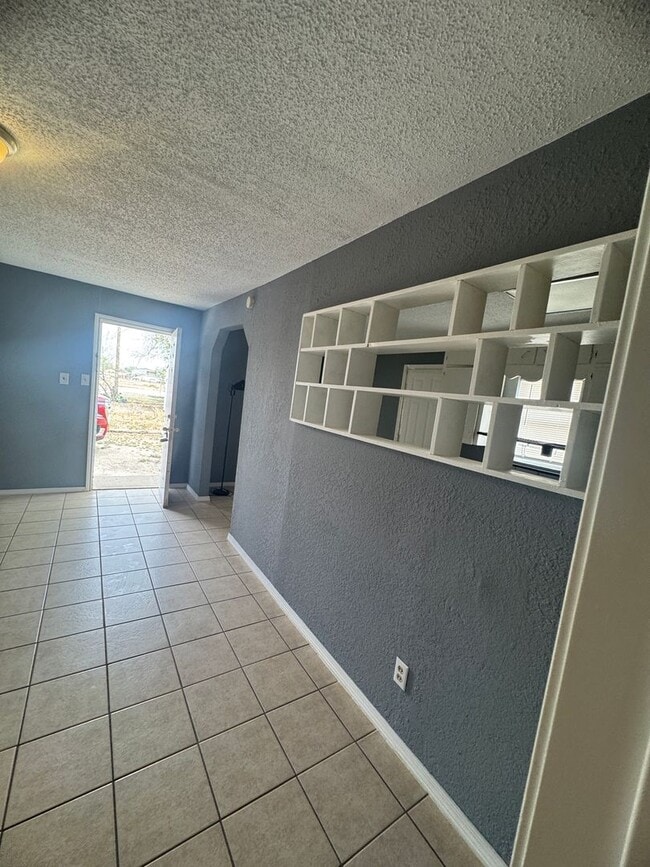 Building Photo - Remodeled 2 bedroom 1 bath
