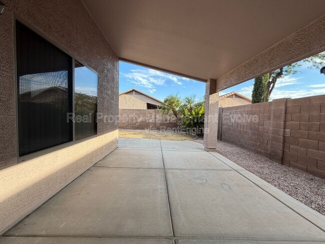 Building Photo - 15847 W Saguaro Ln