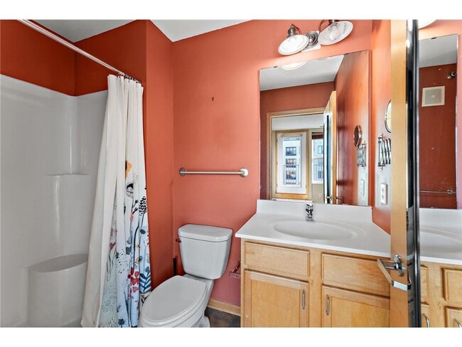 Building Photo - 2650 University Ave W