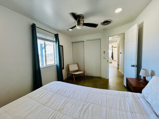 Building Photo - Gorgeous Home Surrounded by Panoramic Views