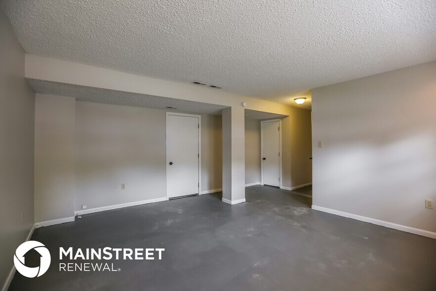 Building Photo - 219 E Pacific Dr