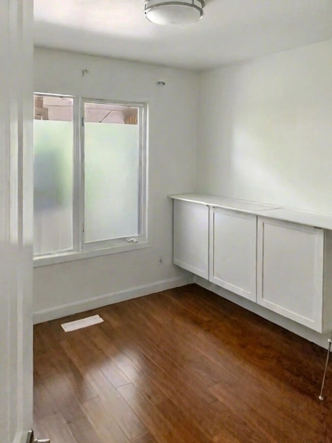 Building Photo - 7252 Foxridge Cir