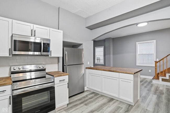 Building Photo - 1035 Albany St