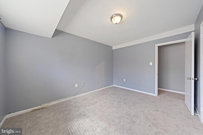 Building Photo - 10620 Weymouth St