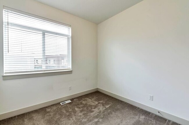 Building Photo - Modern End Unit townhouse w attached 2 car...