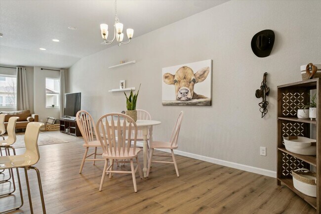 Building Photo - Charming Townhome in East Widefield!