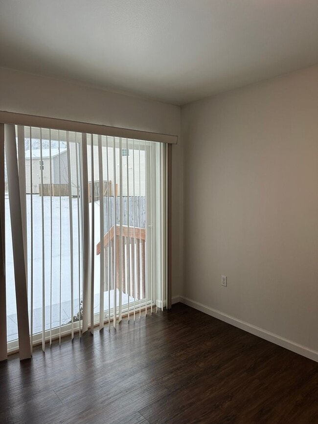 Building Photo - 2271-2271 S Valley Loop