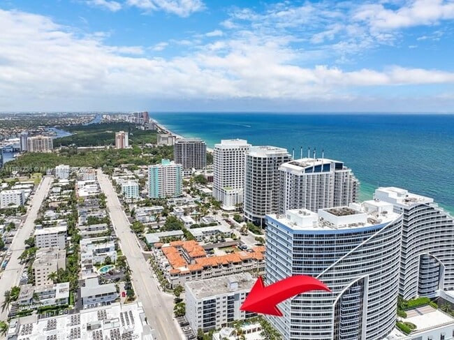 Building Photo - 3000 Riomar St