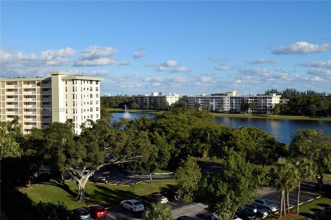 Building Photo - 3010 N Course Dr