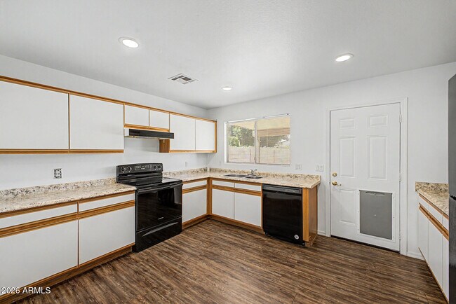Building Photo - 16712 N 160th Ave