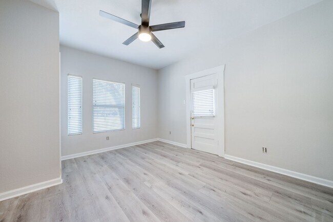 Building Photo - 303 E 38th St