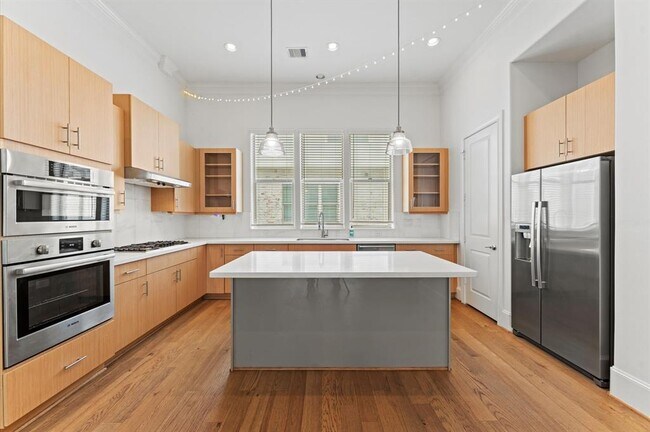 Building Photo - 4053 Leeland St