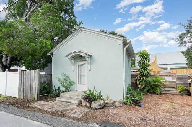 Building Photo - 1467 Guava Ave