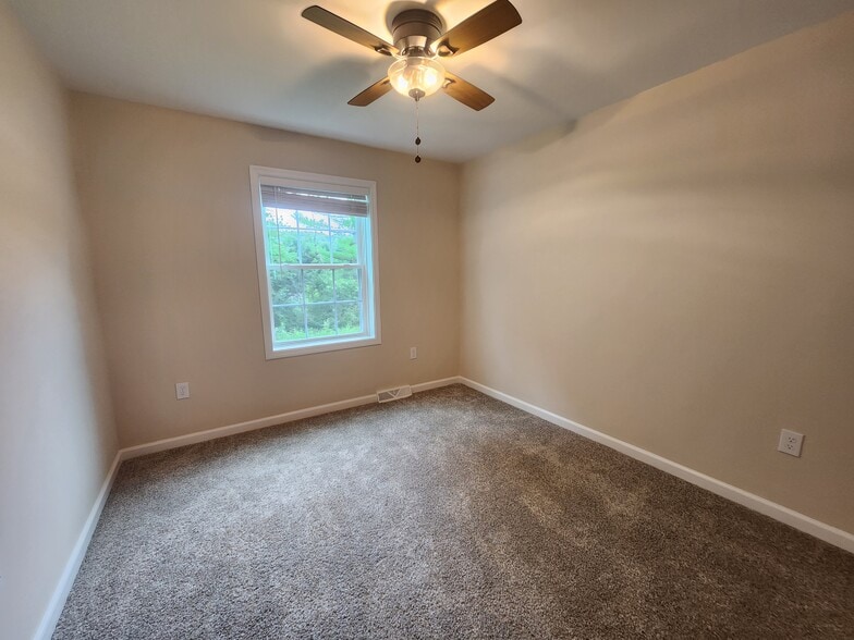 Building Photo - 50 Nicholas Ln