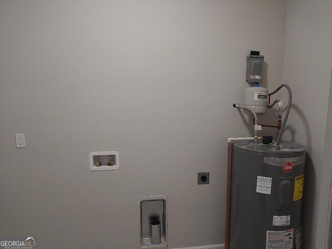 Building Photo - 2 Cedar Ave