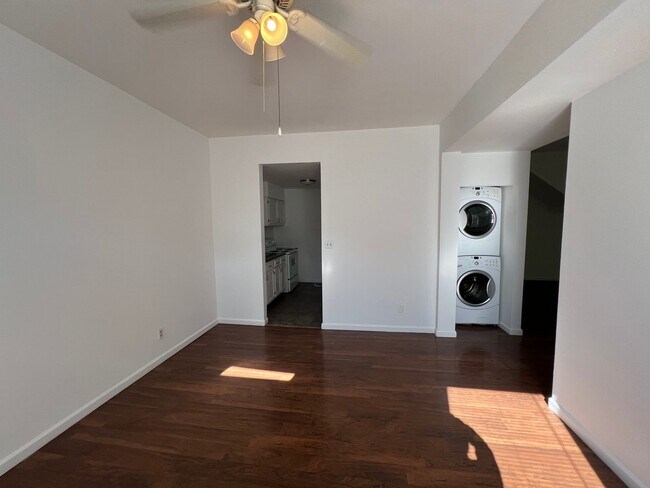 Building Photo - 4390 McPherson Ave