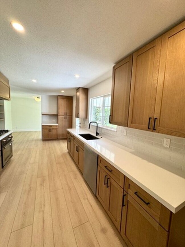 Building Photo - Luxury Living Redefined – Fully Renovated & Move-In Ready!