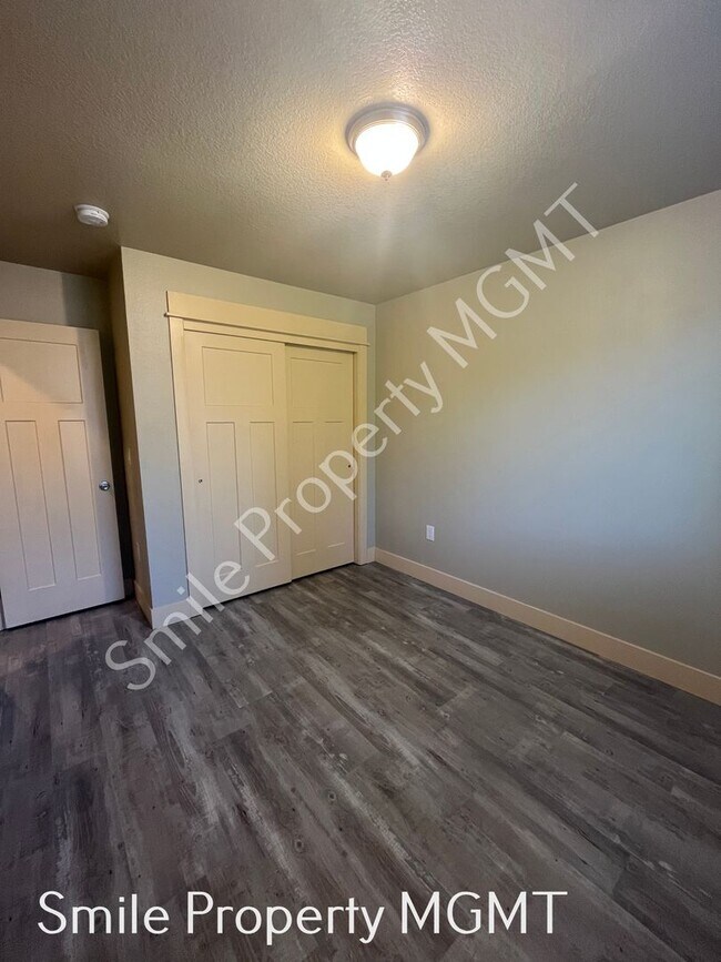 Building Photo - 5938 SE 136th Ave