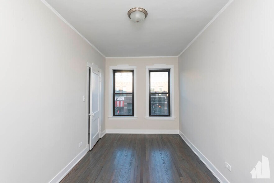 Building Photo - 2647 N Sawyer Ave